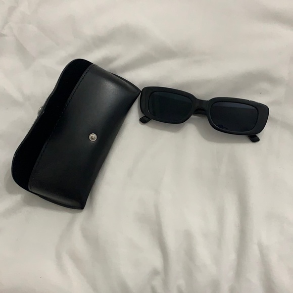 Accessories - sunglasses